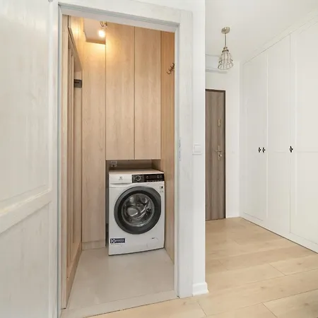 Wyjatkowy Z Parkingiem Dla 6 Osob By Renters * Wrocław