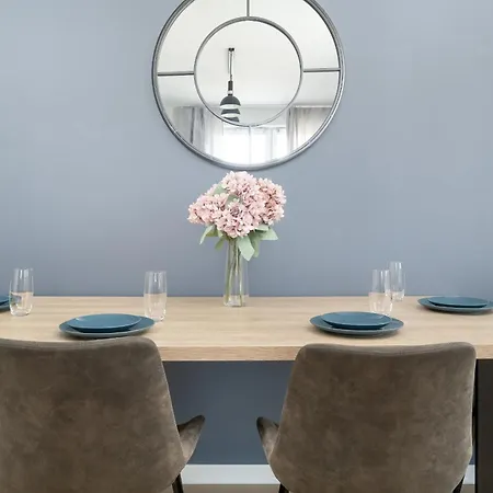 Wyjatkowy Z Parkingiem Dla 6 Osob By Renters * Wroclaw